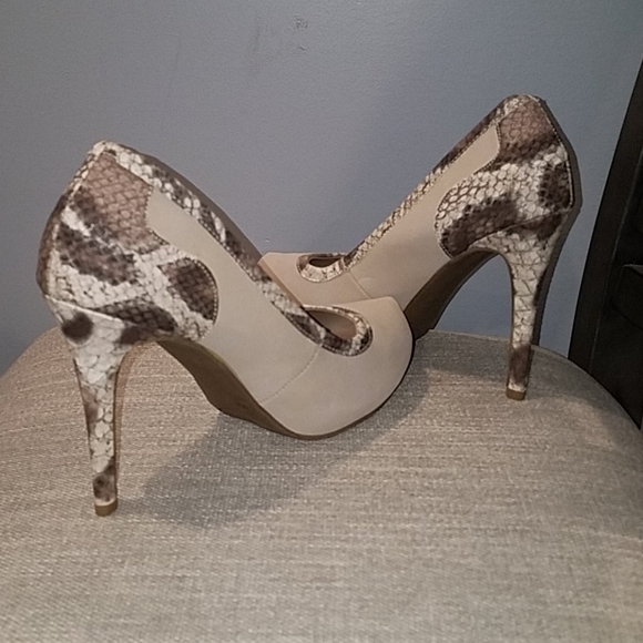 ๐HP๐ PRICEโฌ๏ธFOREVER SELECTED BY PAULA ABDUL SZ 7 HEELS - Picture 5 of 5